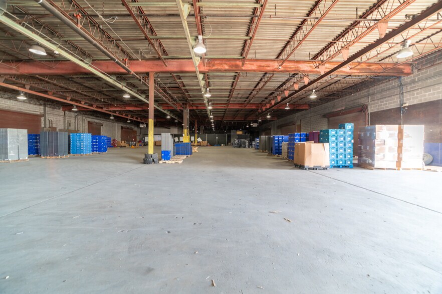 More Photos Of 125-127 Byassee Dr, Hazelwood Warehouse For Lease