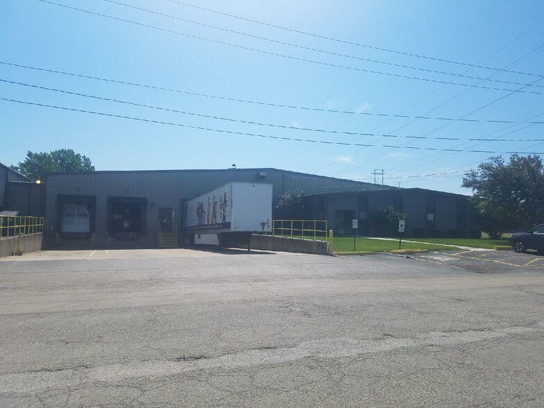 More Photos Of 32 Marquette Ave, Oglesby Warehouse For Lease