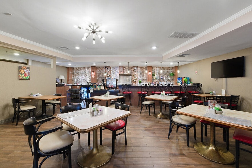 Primary Photo Of 2900 N San Fernando Blvd, Burbank Hotel For Lease