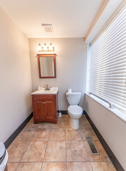 More Photos Of 5 Briercroft Office Park, Lubbock Office For Sale