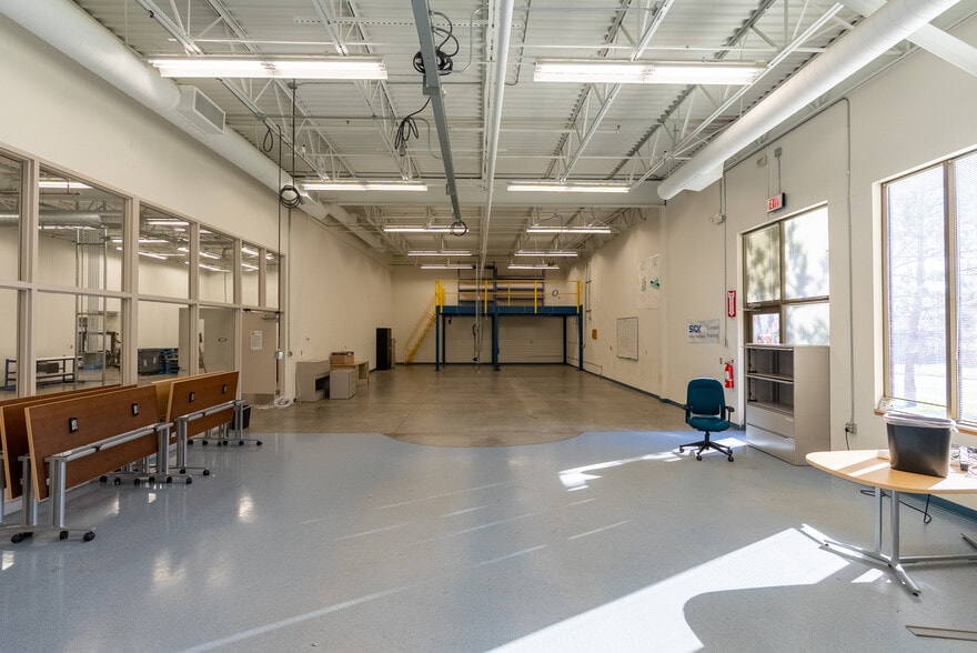 More Photos Of 6900 W 110th St, Bloomington Light Manufacturing For Sale