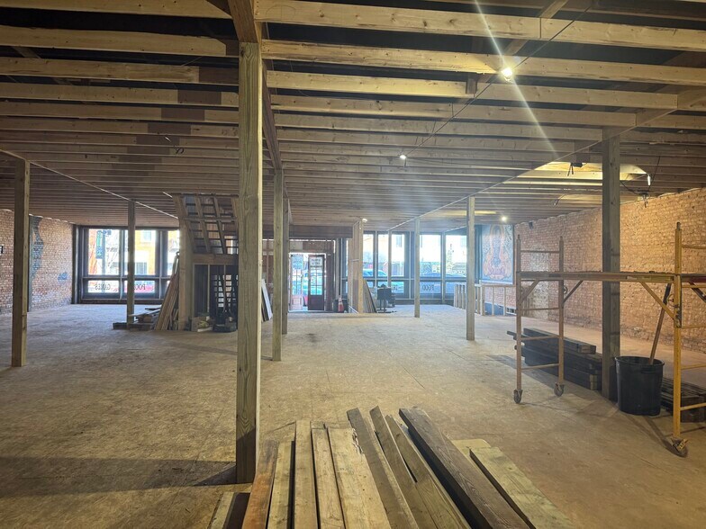 More Photos Of 116 W Solomon St, Griffin Restaurant For Lease