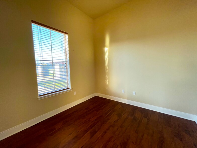 More Photos Of 1920 Corporate Dr, San Marcos Office For Sale