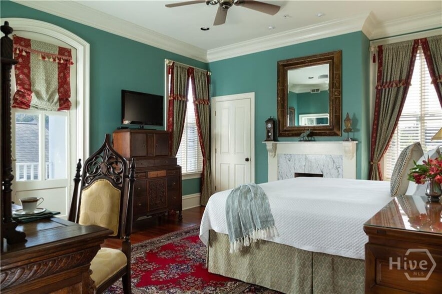More Photos Of 109 W Liberty St, Savannah Hospitality For Sale