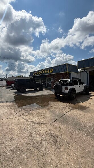 More Photos Of 2700 1st Ave SE, Moultrie General Retail For Sale