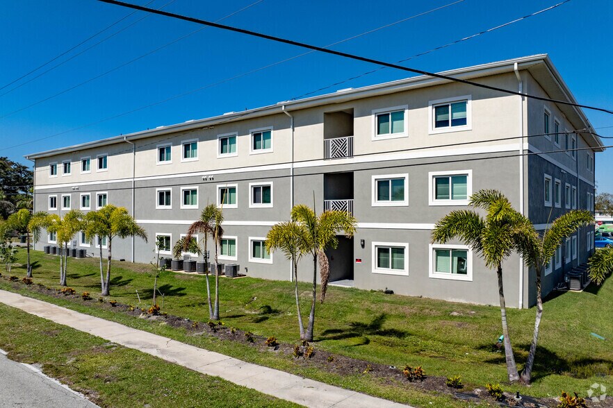 More Photos Of 2771 Royal Palm Ave, Fort Myers Apartments For Sale