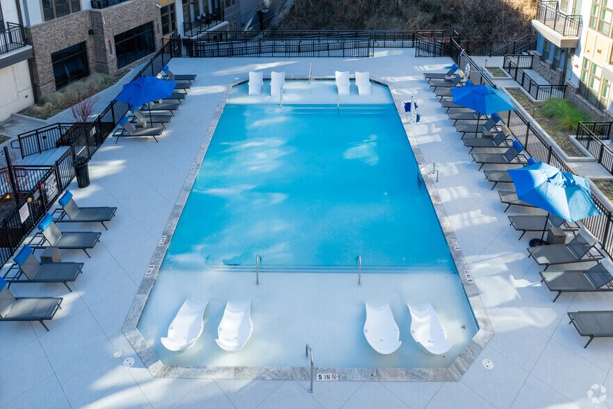 More Photos Of 146 Roberts St, Asheville Apartments For Lease