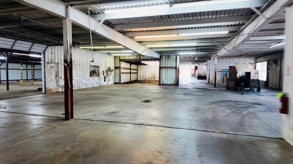 More Photos Of 1520 S Central Ave, Oklahoma City Manufacturing For Sale