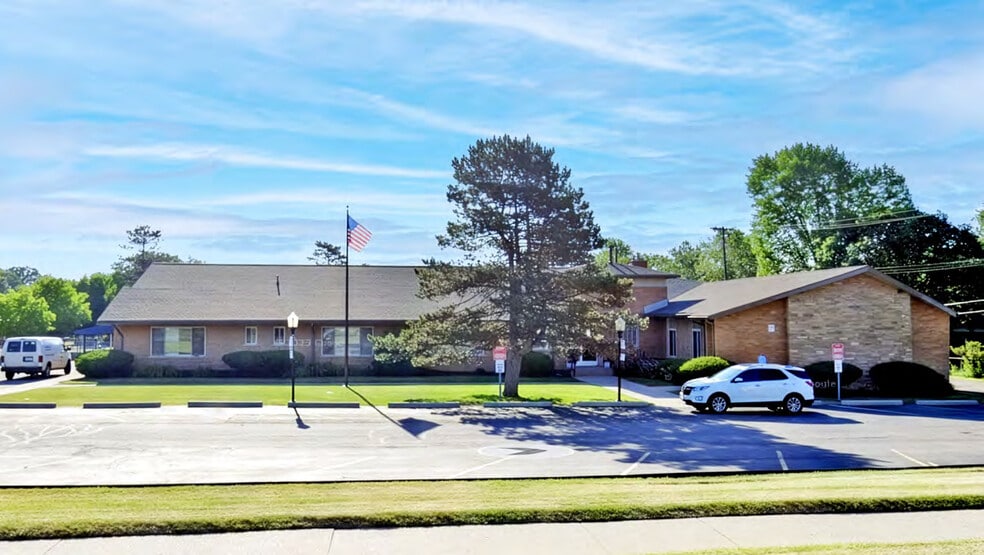 Primary Photo Of 14800 Middlebelt Rd, Livonia Schools For Sale