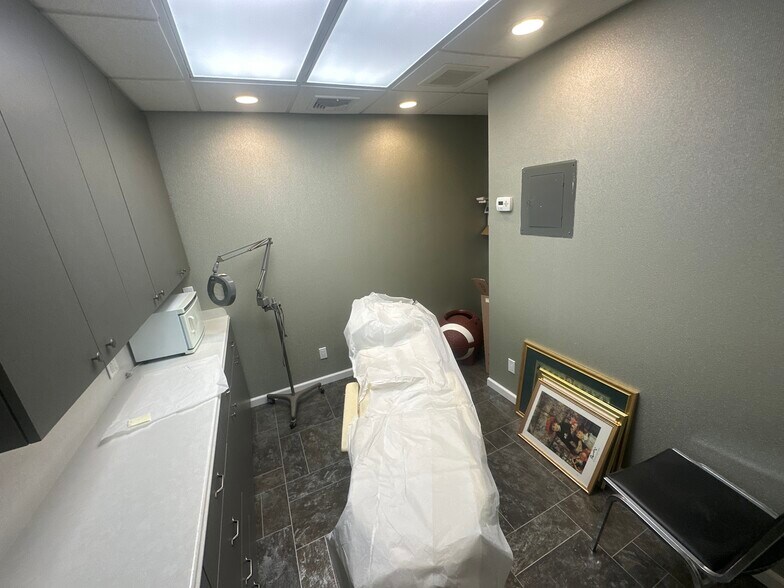 More Photos Of 135 Rockaway Tpke, Lawrence Office For Lease