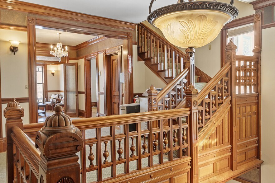 More Photos Of 2 South St, Grafton Office For Sale