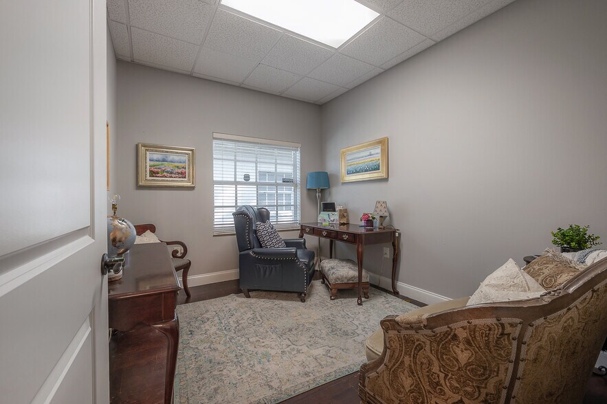 More Photos Of 160 E Bloomingdale Ave, Brandon Medical For Sale