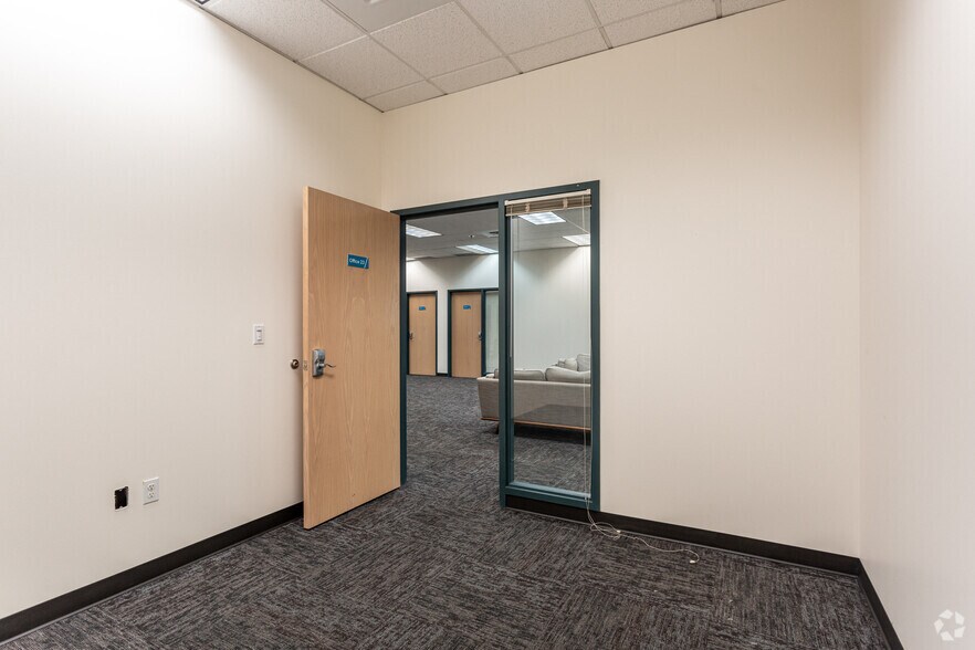 More Photos Of 801 SW 16th St, Renton Distribution For Lease