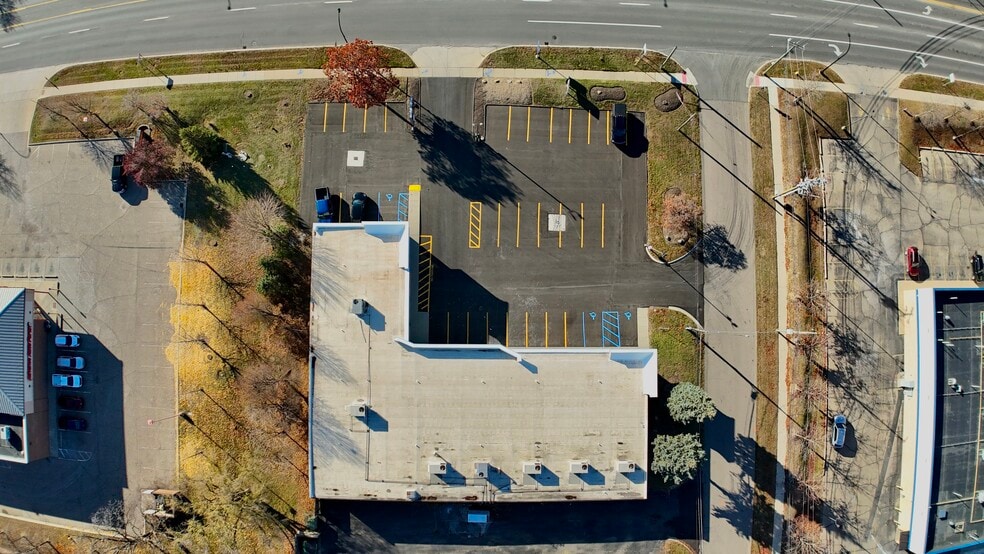 More Photos Of 1900-2020 N Wayne Rd, Westland Freestanding For Lease
