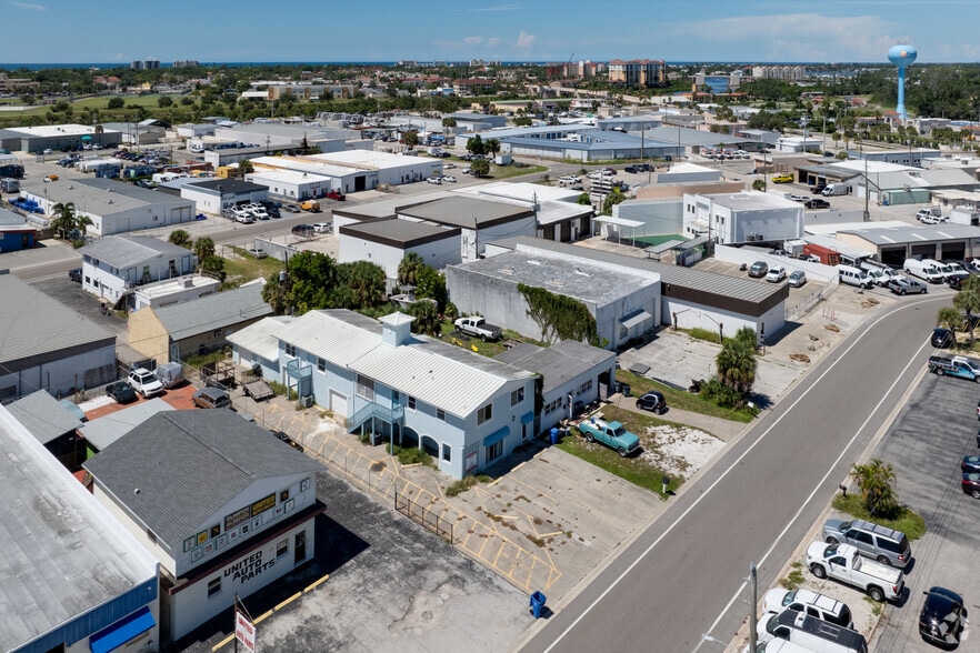 More Photos Of 236 Grove St S, Venice Freestanding For Sale