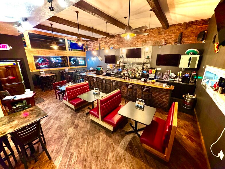 More Photos Of 994 Market St, Meadville Storefront Retail Residential For Sale