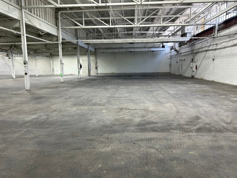 More Photos Of 395 Broad Ave, Ridgefield Warehouse For Lease