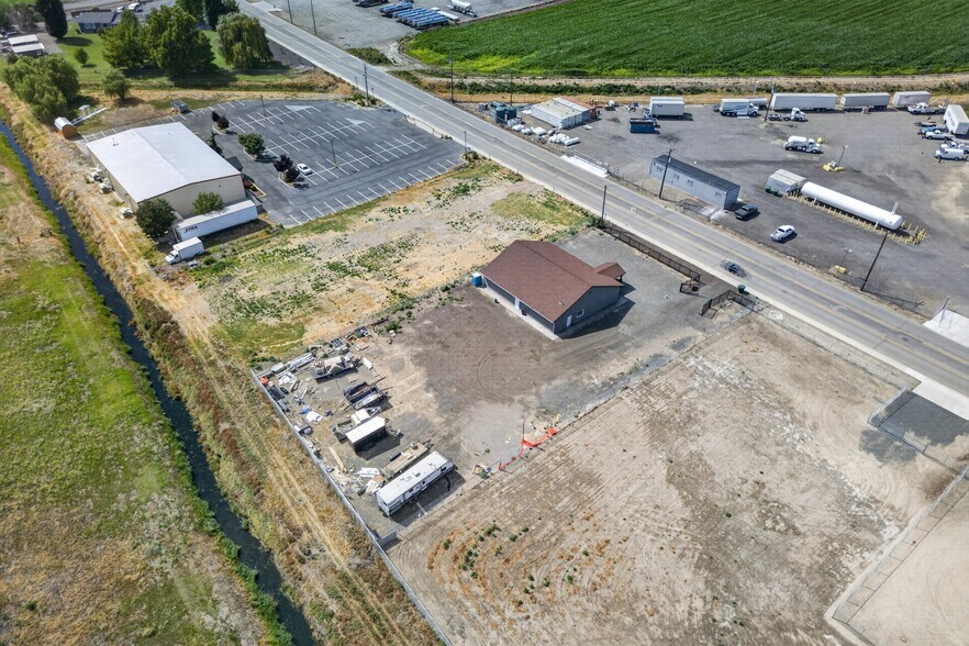 More Photos Of 506 E Stover Rd, Grandview Warehouse For Sale