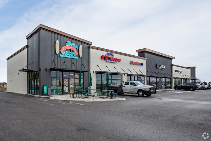 Primary Photo Of 1101 Meadowhill Lane, Clarksville Storefront Retail Office For Lease