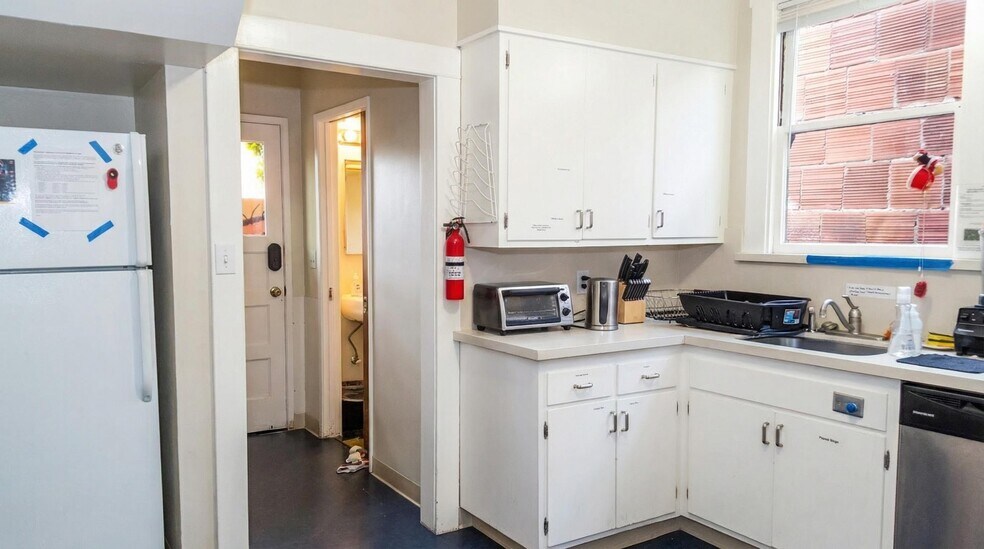 More Photos Of 2633 Regent St, Berkeley Dormitory For Sale