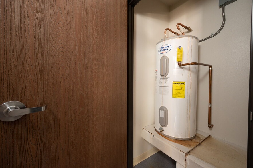 More Photos Of 2500 Canyon Rd, Bullhead City Medical For Lease
