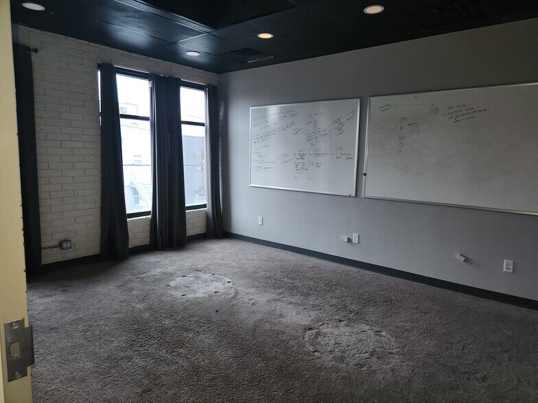 More Photos Of 1820-1830 W Grand Ave, Chicago Warehouse For Lease