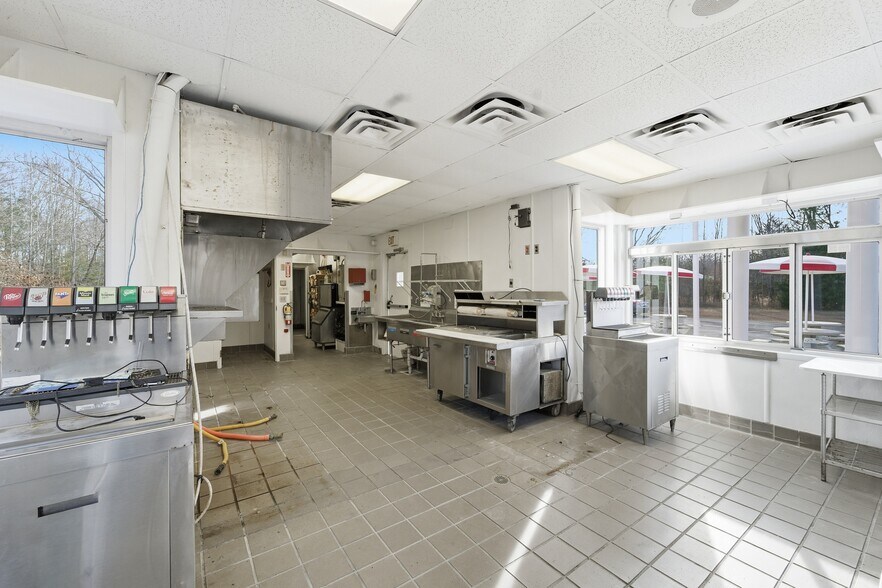 More Photos Of 5079 James Madison Pky, King George Fast Food For Sale