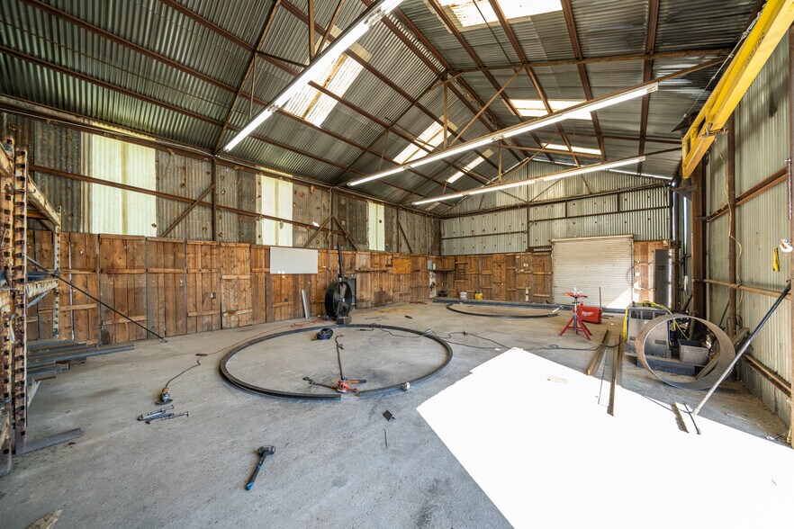 More Photos Of 2103 E SH 31, Kilgore Warehouse For Lease