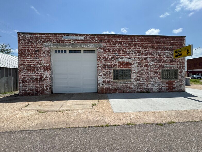 More Photos Of 214 Smith Ave, Kenesaw Warehouse For Sale