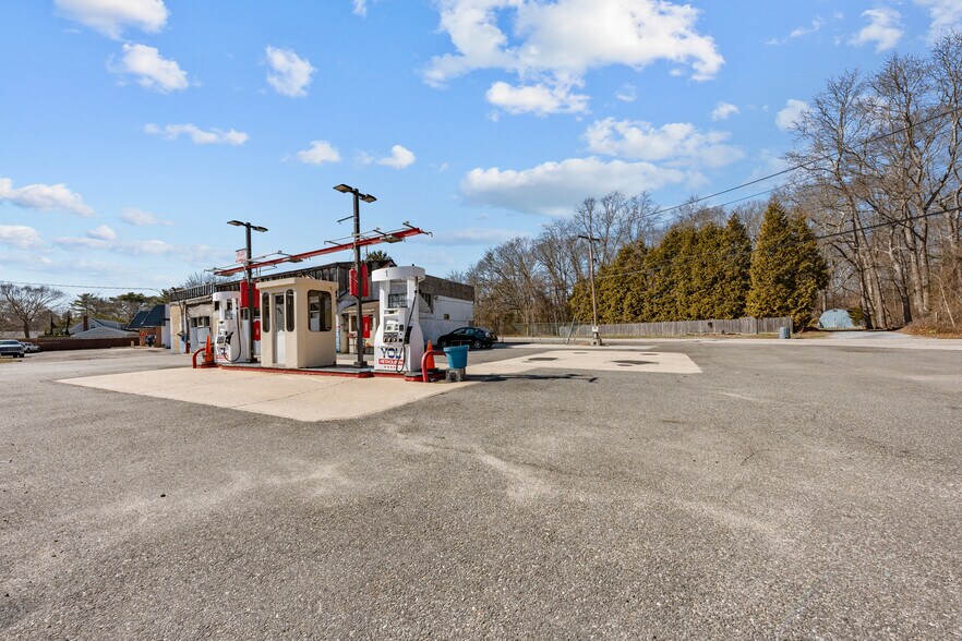 More Photos Of 2815 Montauk Hwy, Brookhaven General Retail For Sale