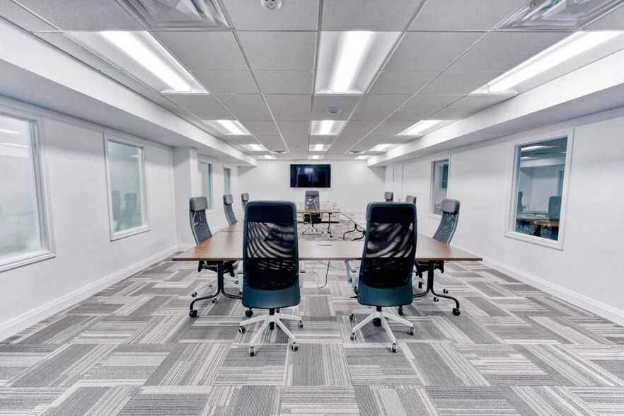 More Photos Of 304-314 Bagot St, Kingston Storefront Retail Office For Lease