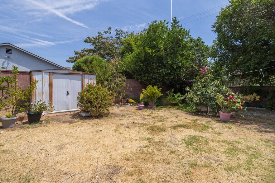 More Photos Of 6402 Graves Ave, Van Nuys Apartments For Sale