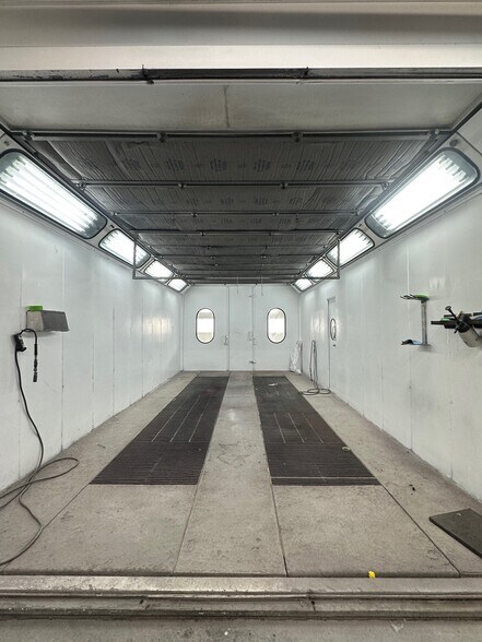 More Photos Of 111 Jewett Ave, Staten Island Industrial For Lease