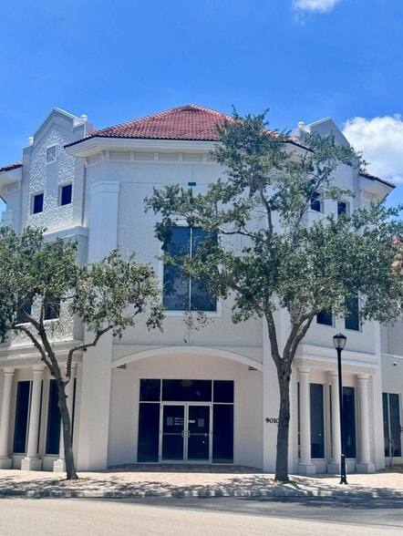 Primary Photo Of 9010 Strada Stell Ct, Naples Medical For Sale