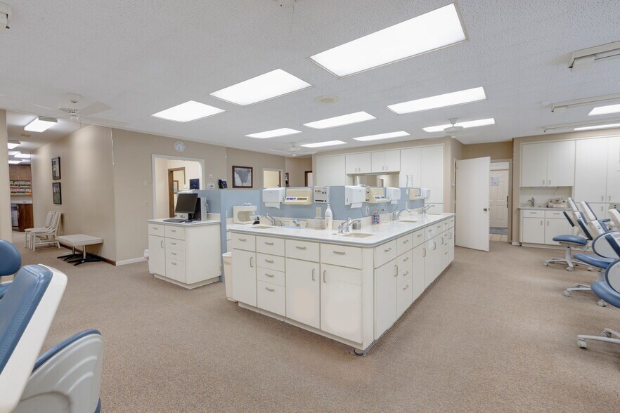 More Photos Of 3822 Rosemont Dr, Columbus Medical For Sale