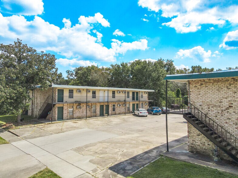 More Photos Of 1413 Jim Taylor Dr, Baton Rouge Apartments For Sale