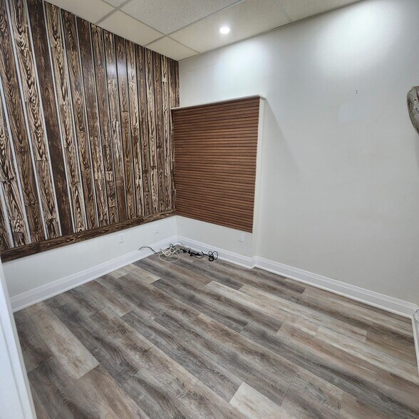 More Photos Of 1499 Main St E, Hamilton Storefront Retail Residential For Lease