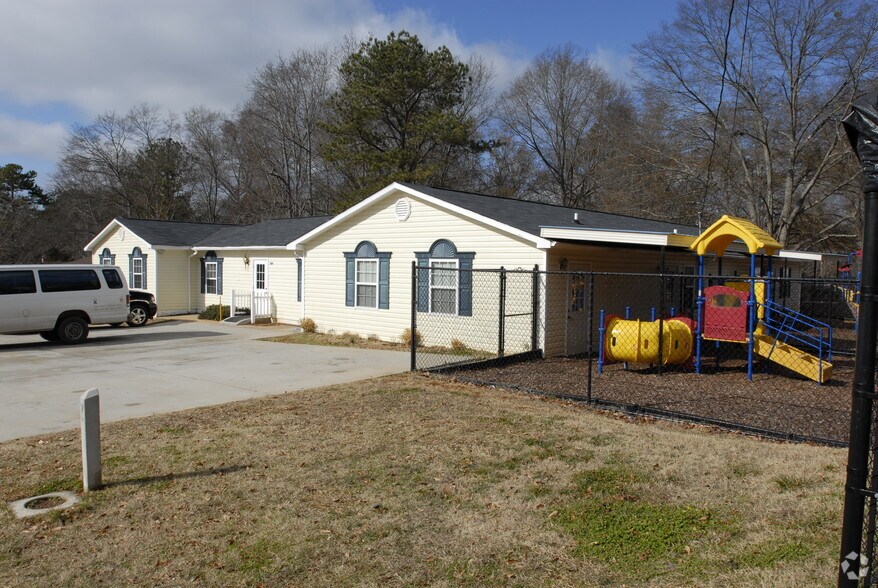 More Photos Of 509 Bavarian Dr, Palmetto Daycare Center For Sale