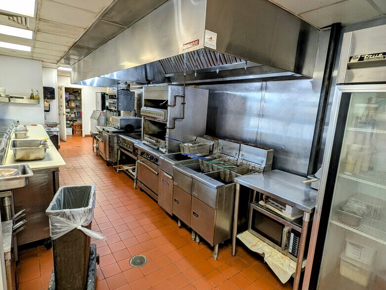 More Photos Of 5101 Center St, Williamsburg Restaurant For Sale