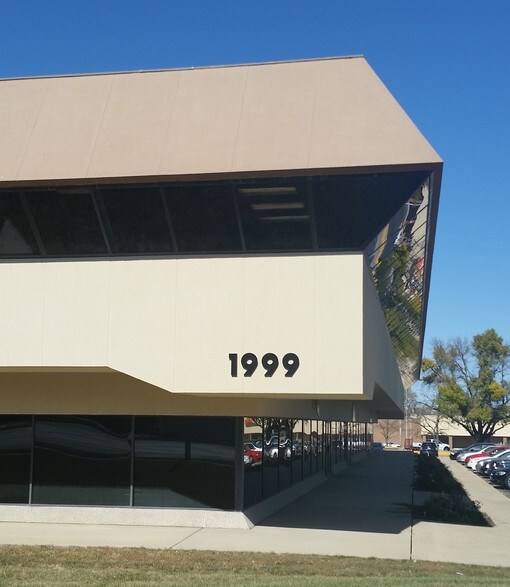 More Photos Of 1999 Wabash Ave, Springfield Office For Sale