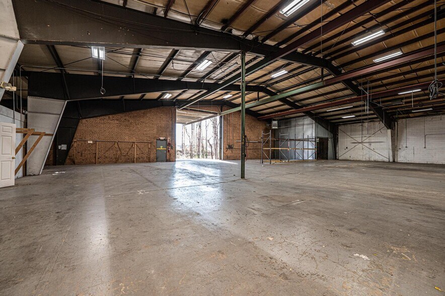 More Photos Of 7626 Cavalier Way, Connellys Springs Warehouse For Lease