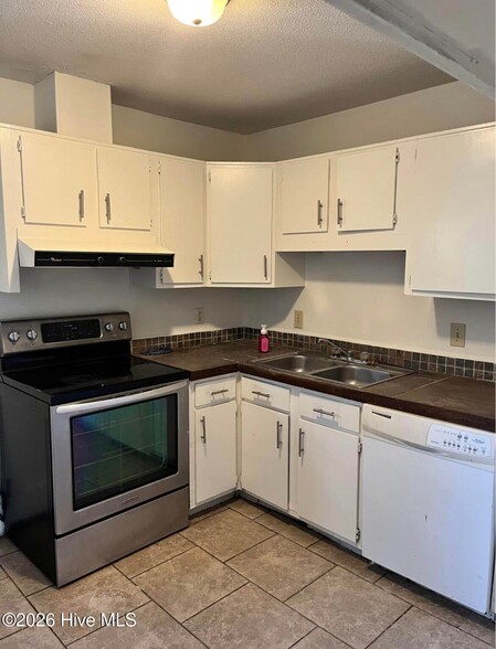 More Photos Of 1421-1425 Wellington Dr, Wilmington Apartments For Sale