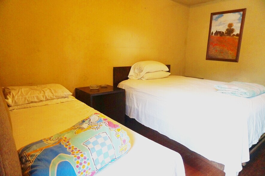 More Photos Of 2121 Kirk St, Houston Hotel For Sale