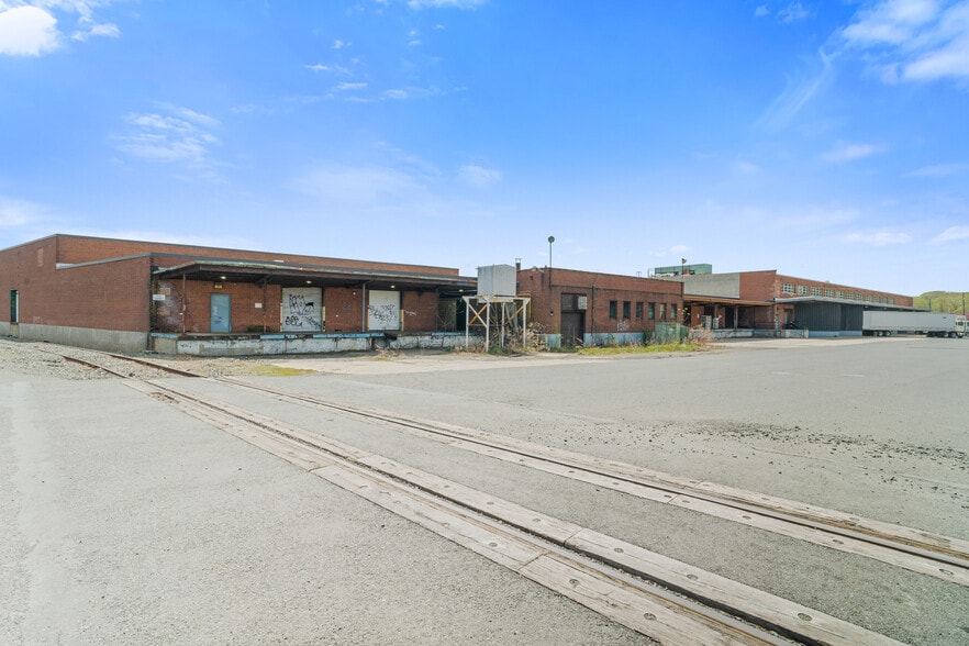 More Photos Of 26 Sears Way, West Springfield Distribution For Lease