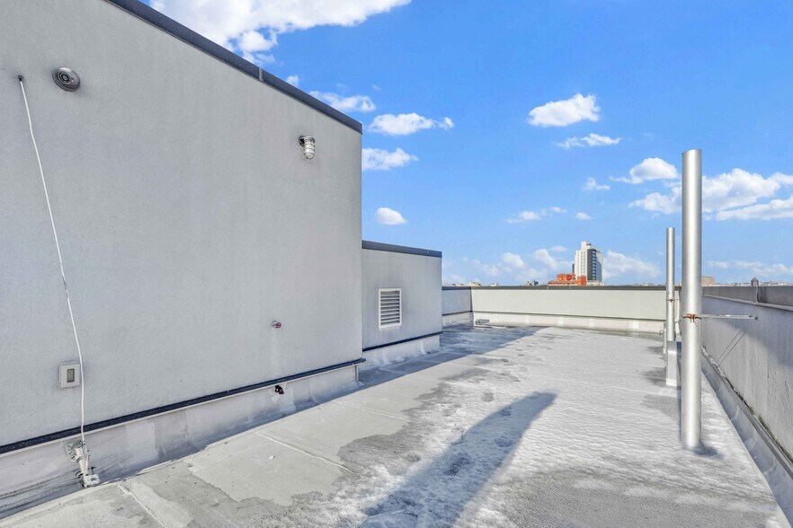 More Photos Of , Brooklyn General Retail For Sale