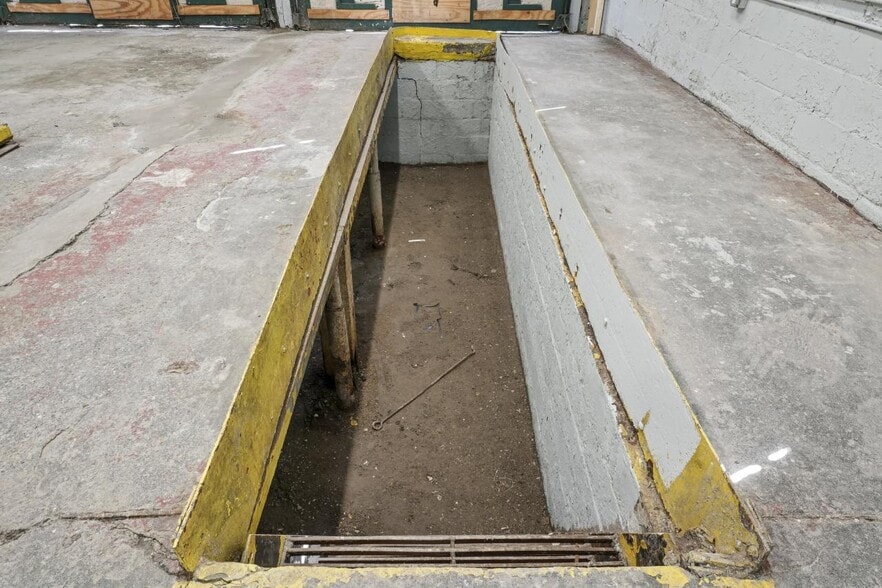 More Photos Of 178 Columbia Tpke, Rensselaer Auto Repair For Sale