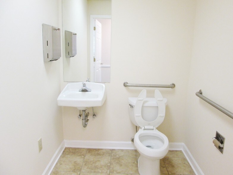 More Photos Of 3867 Holcomb Bridge Rd, Peachtree Corners Office For Lease