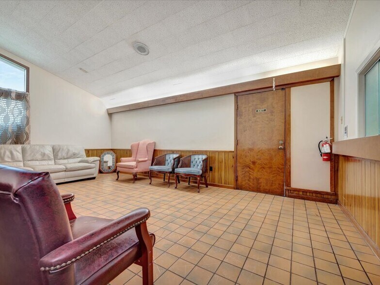 More Photos Of 900 Ellis Ave, Lufkin General Retail For Sale