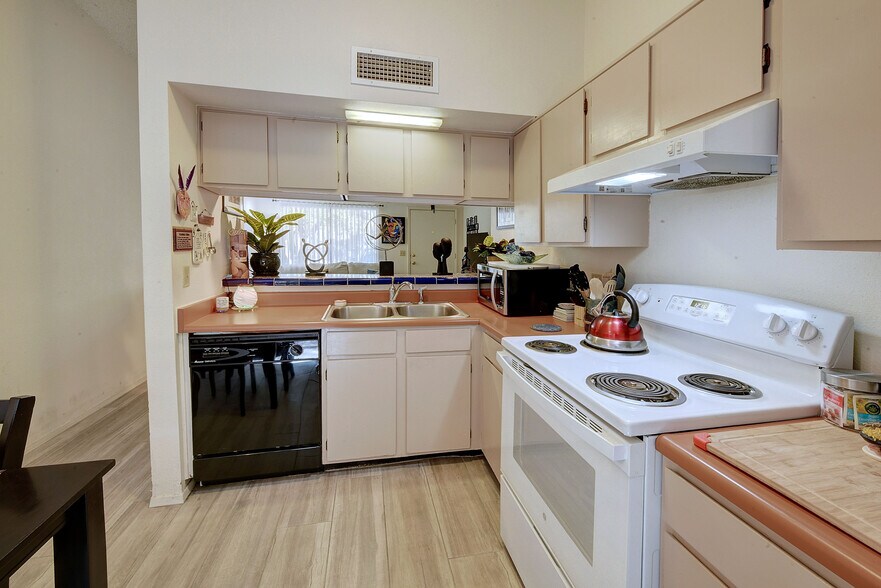 More Photos Of 2770 N Goyette Ave, Tucson Apartments For Sale