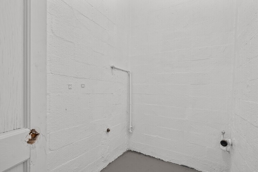 More Photos Of 550 Highway 46, Wasco Warehouse For Sale